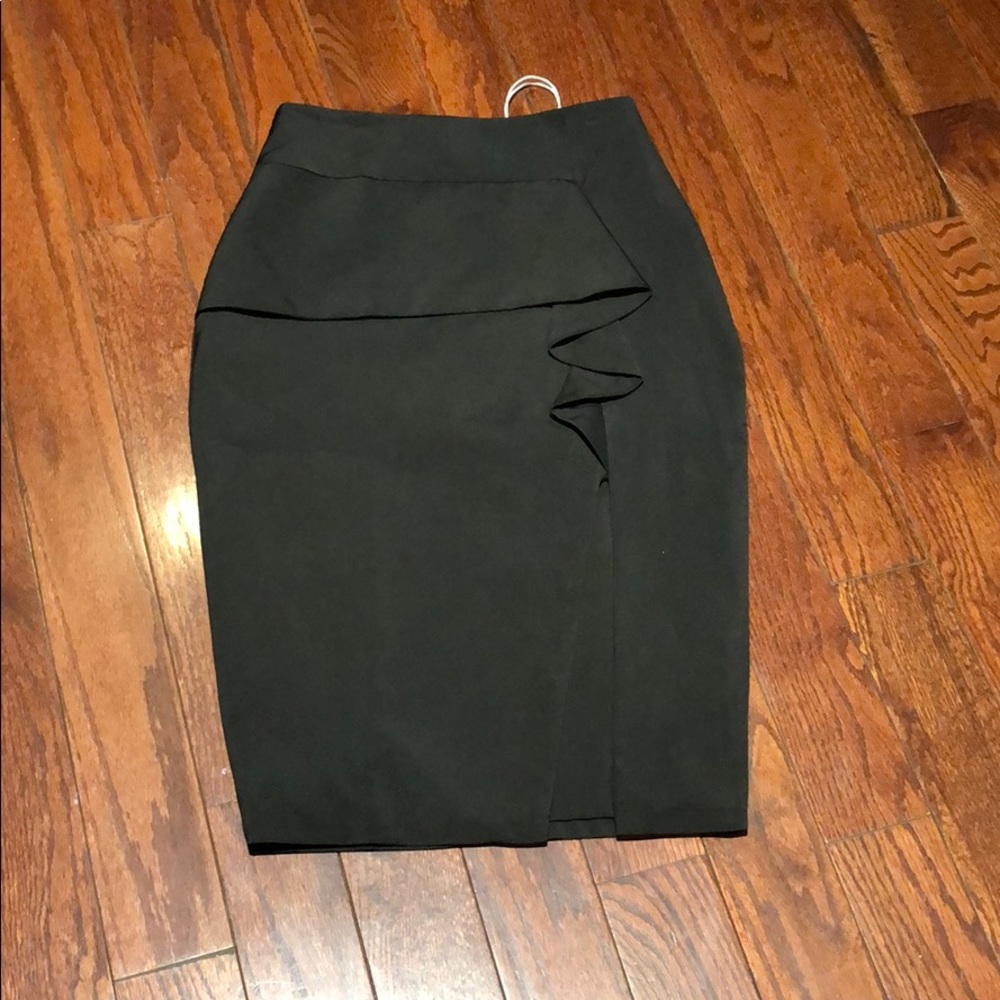 Black Midi slit ruffle skirt NWT US 4